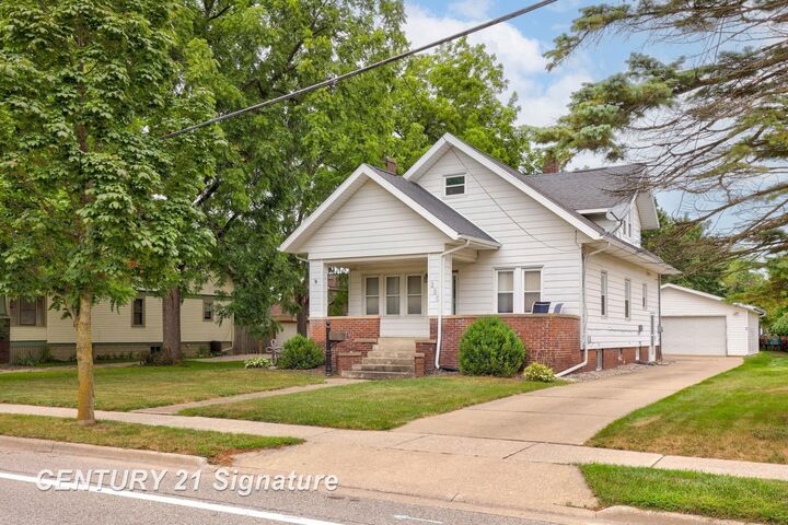 Property Photo: 230 E Genesee Street MI 48734