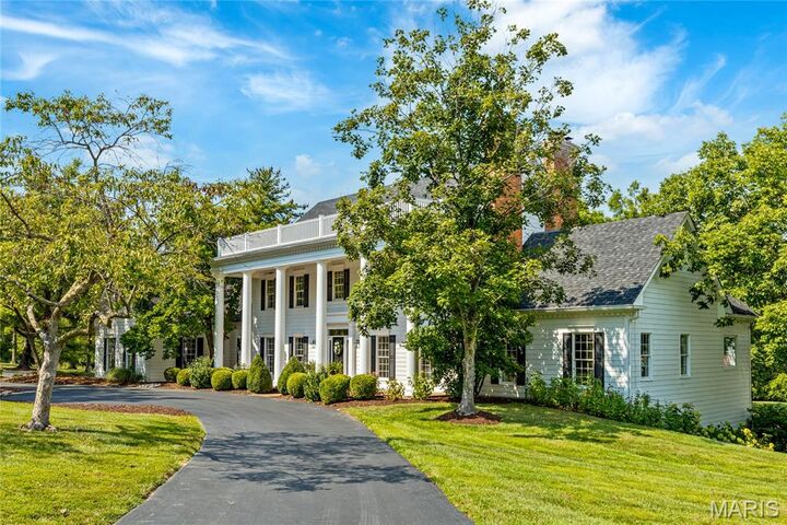 Property Photo: 945 Delvin Drive MO 63141