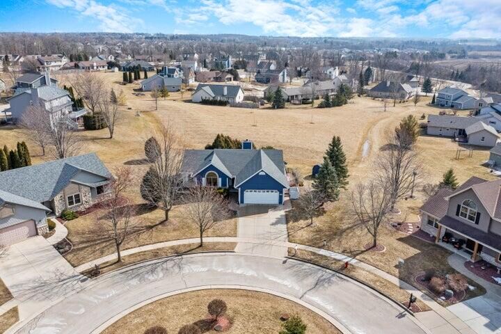 Property Photo: W209n16520 Cairn Ct WI 53037