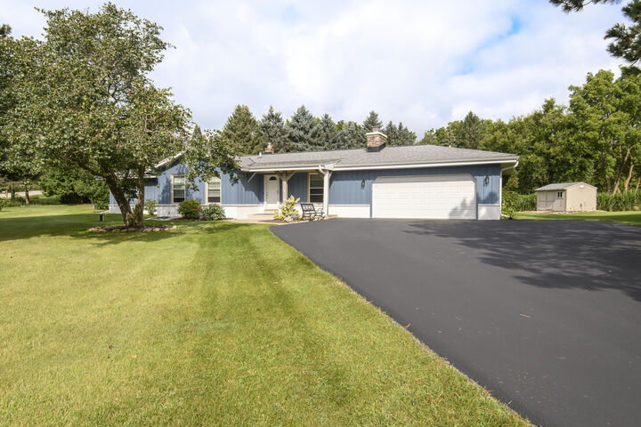 W315n631 Huckleberry Way  Delafield WI 53018 photo