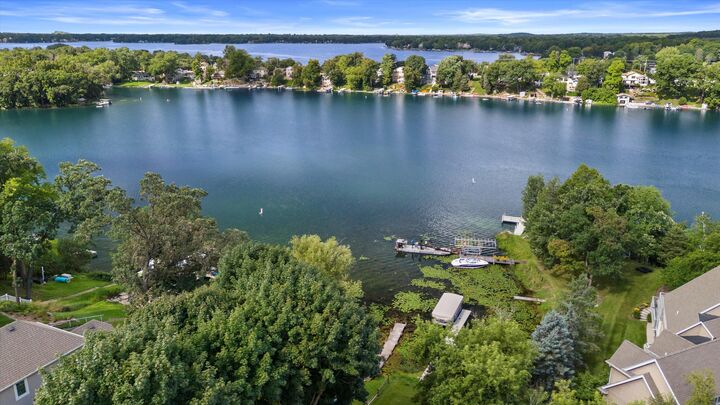 Property Photo: W330n6304 Hasslinger Dr WI 53058