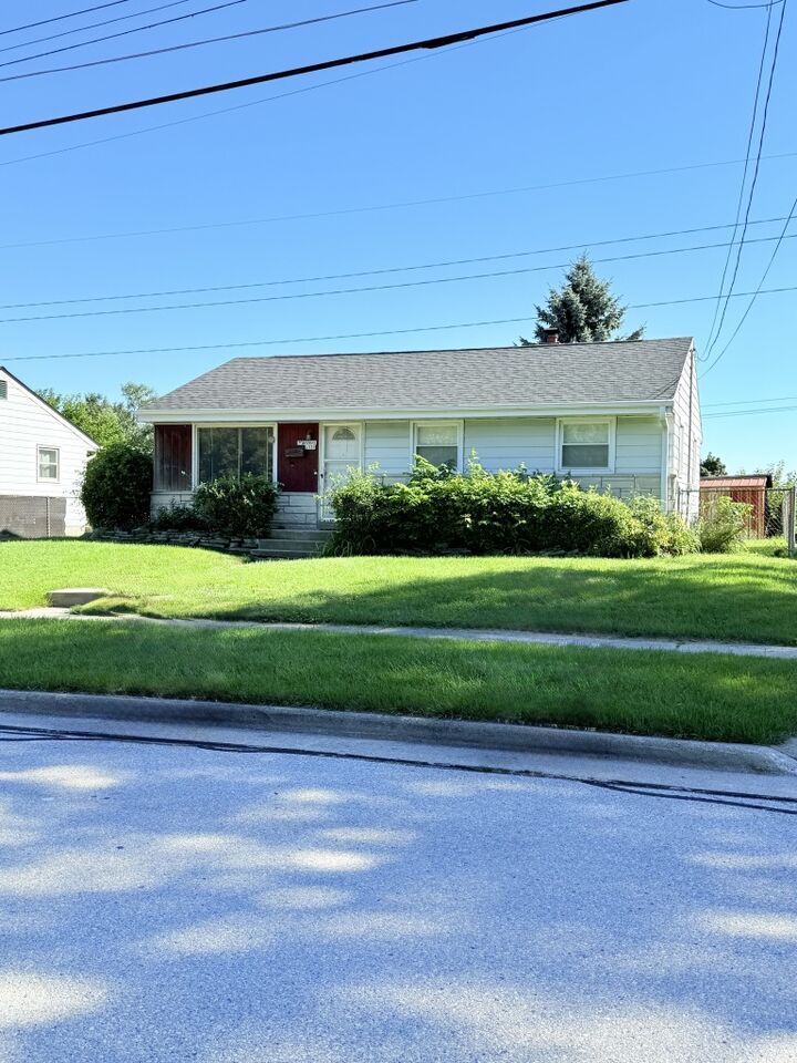 1539 Birch Dr  Waukesha WI 53188 photo
