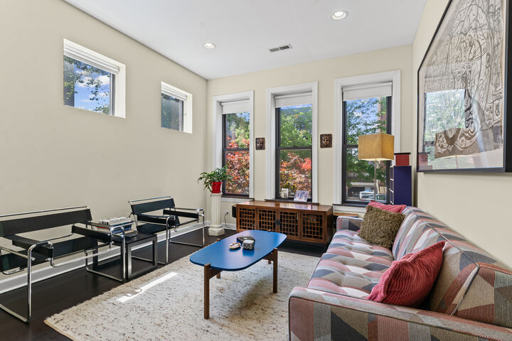 Property Photo: 4911 N Kenmore Avenue 1S IL 60640