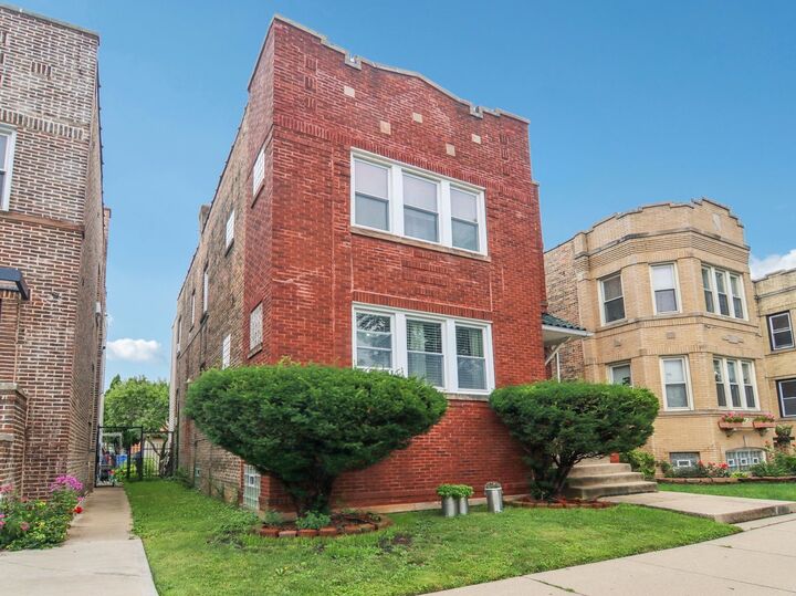 Property Photo: 6141 N Artesian Avenue IL 60659