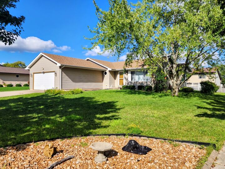 Property Photo:  1900 Mystic Drive  IL 60586 