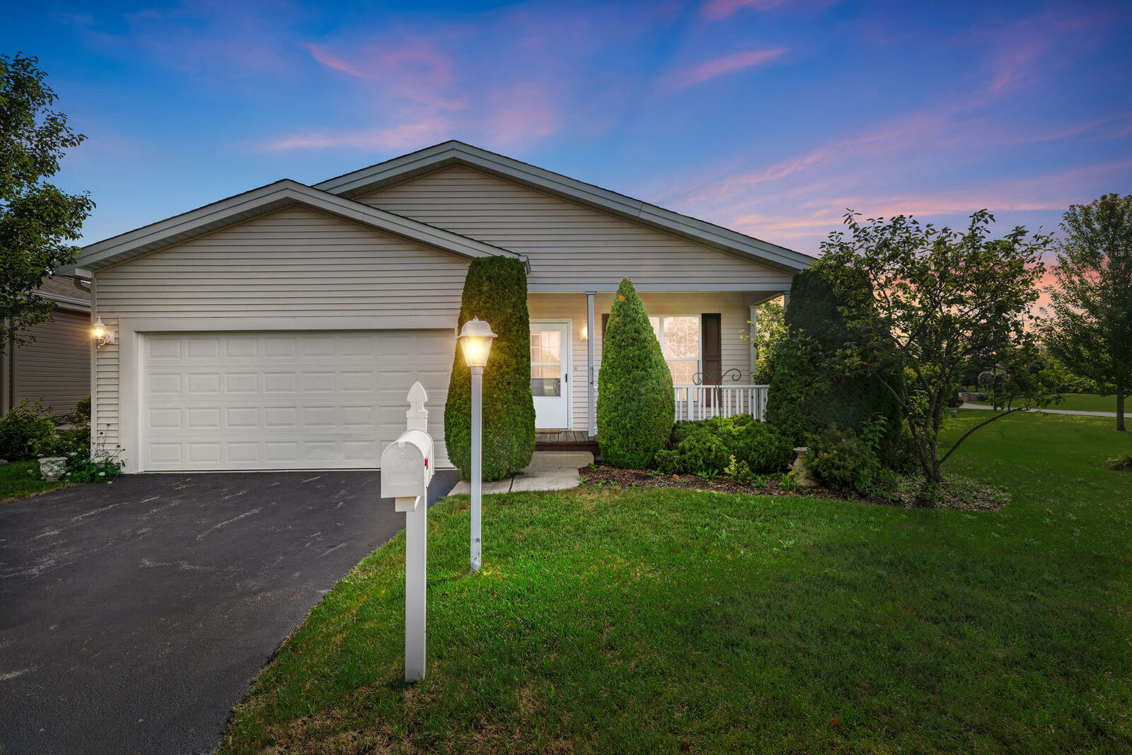 Property Photo: 1 Rocking Horse Lane IL 60030