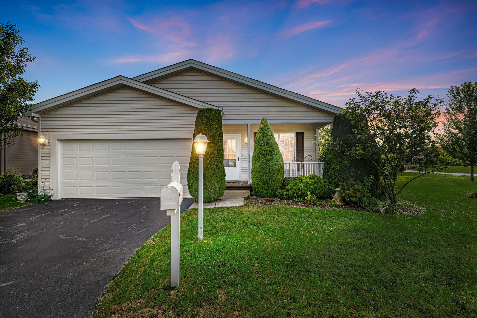 Property Photo: 1 Rocking Horse Lane IL 60030