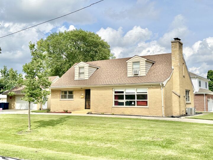 Property Photo: 901 S Westgate Road IL 60016