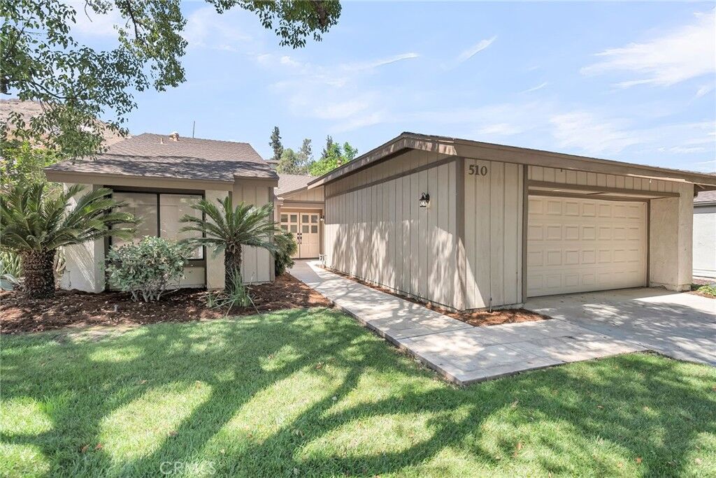 Property Photo:  510 Via Zapata  CA 92507 