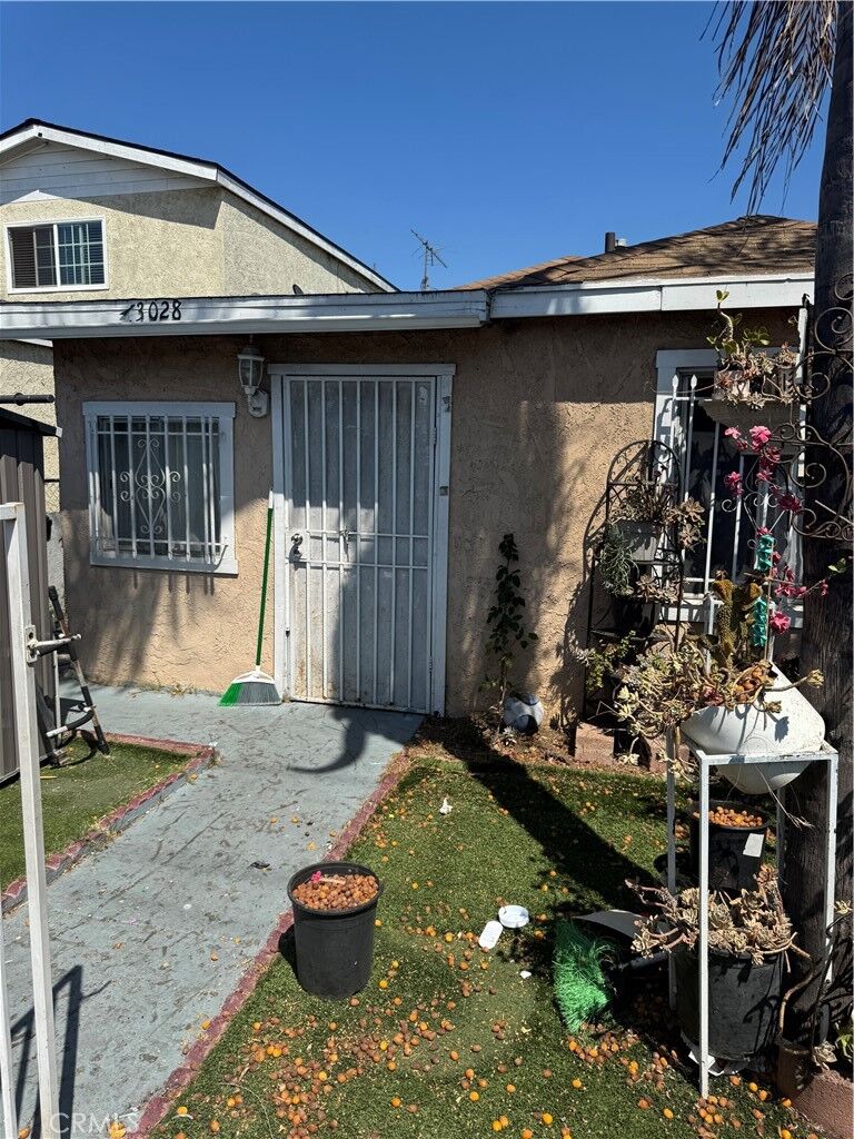 Property Photo:  13028 S Main Street  CA 90061 