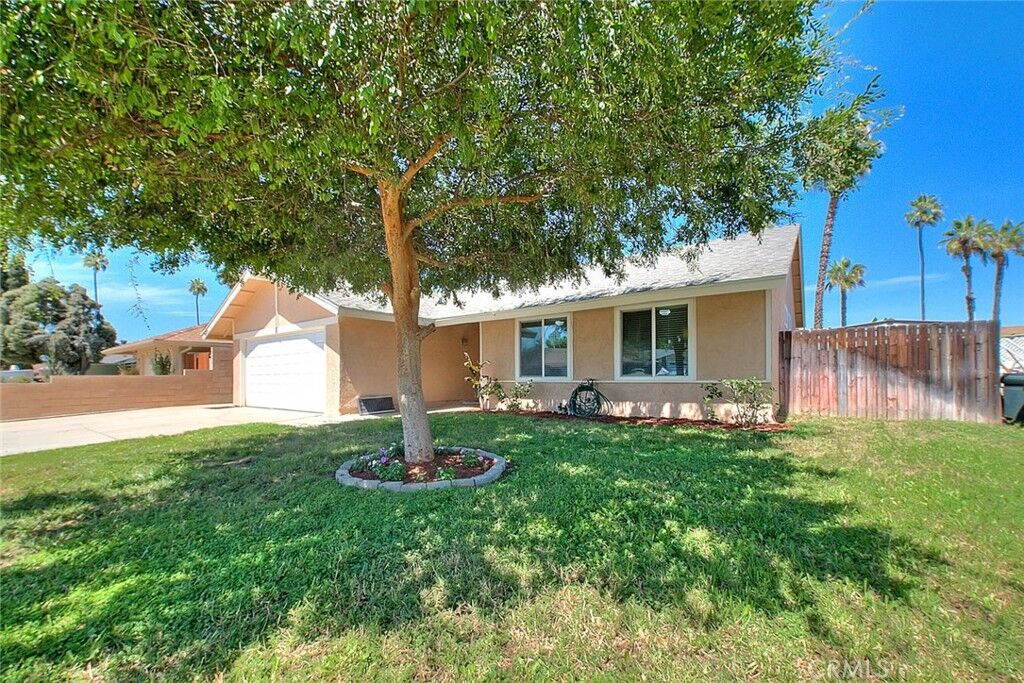 Property Photo: 9539 Hermitage Lane CA 92503