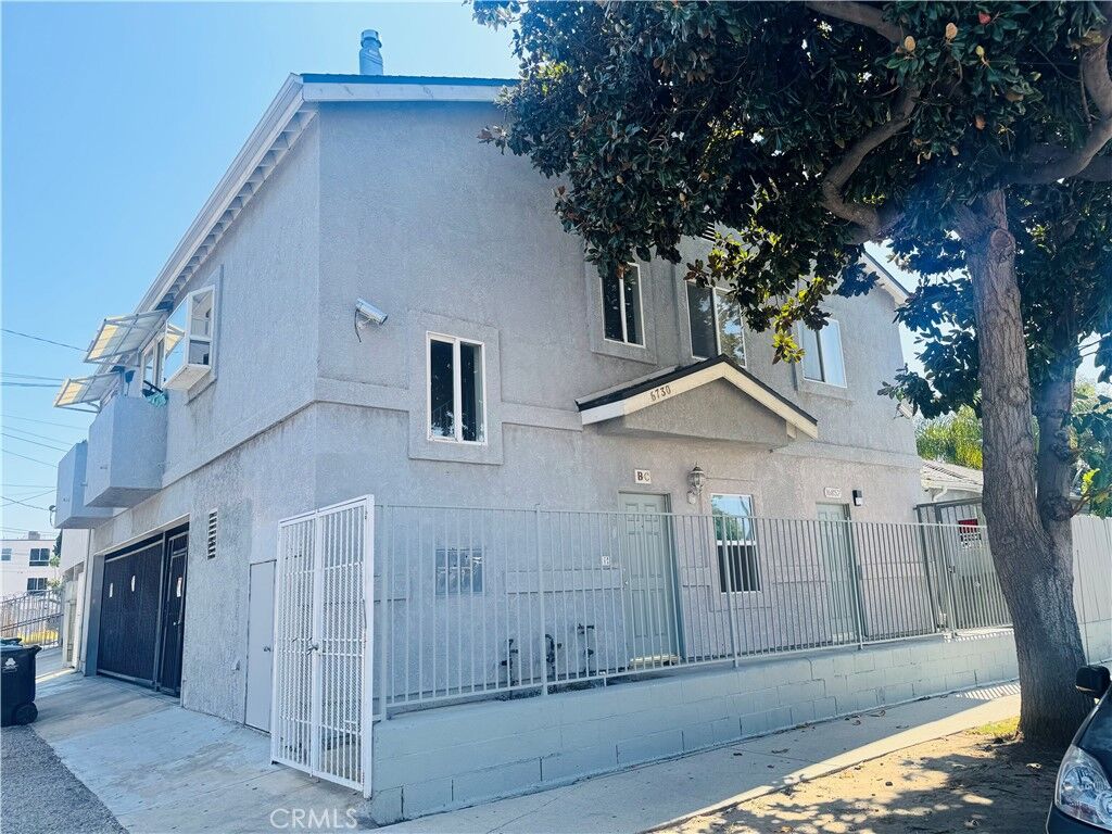 Property Photo:  16852 Archwood Street  CA 91406 