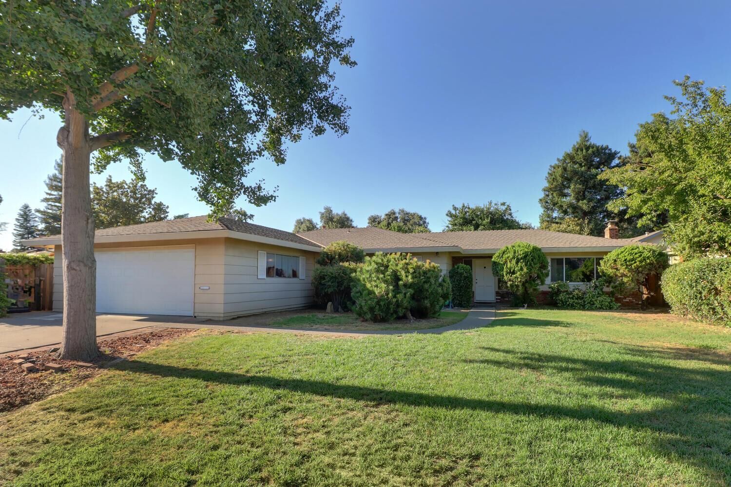 Property Photo:  4416 La Canada Way  CA 95618 