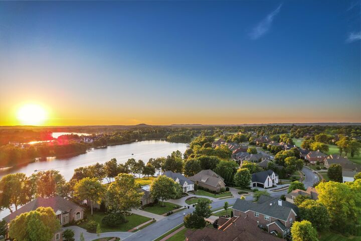 Property Photo: 843 Plantation Blvd TN 37066
