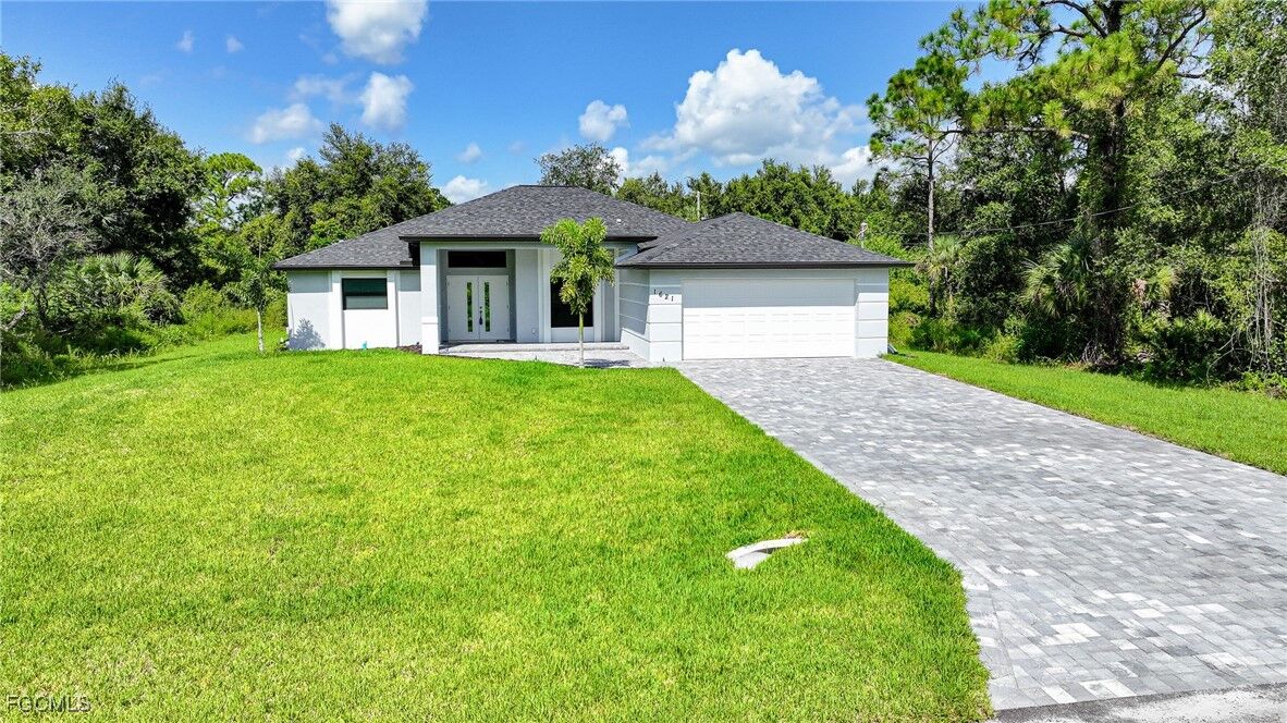 Property Photo:  1621 Lincoln Avenue  FL 33972