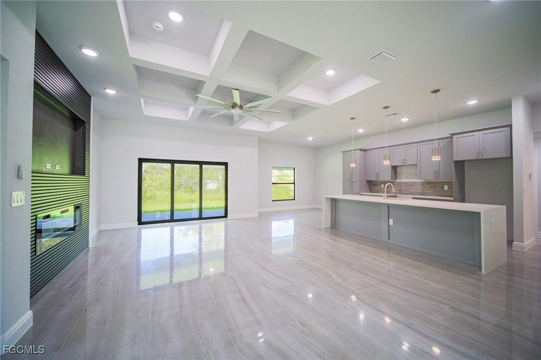 Property Photo:  1621 Lincoln Avenue  FL 33972 