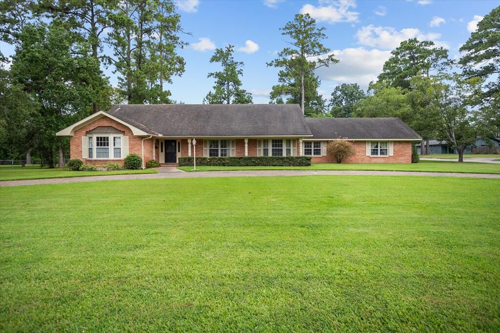 Property Photo: 900 Wildbriar TX 75904