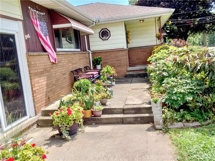Property Photo:  291 Struthers Liberty Road  OH 44405 