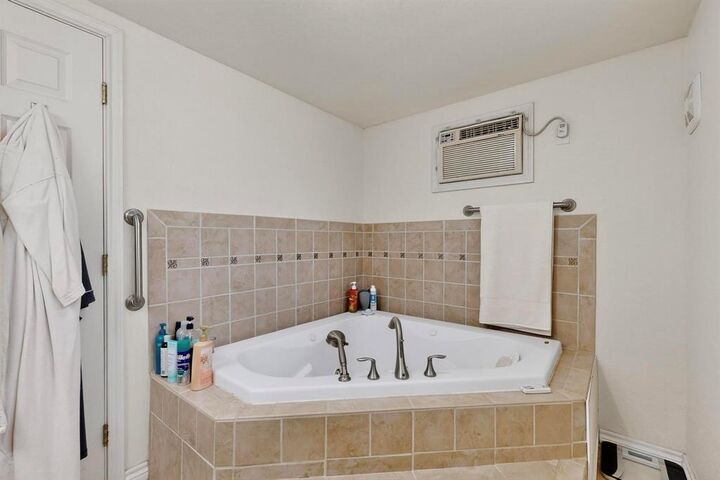 Property Photo: 438 Jay Kelley Lane TX 76270