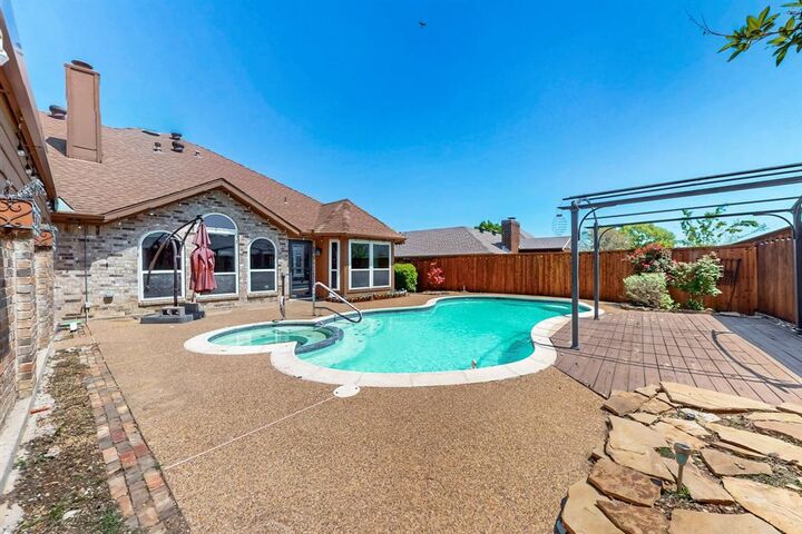 Property Photo: 622 Meadowcrest Drive TX 75077