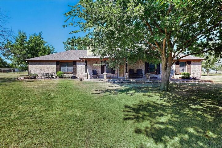 Property Photo: 5345 Fossil Ridge TX 76266
