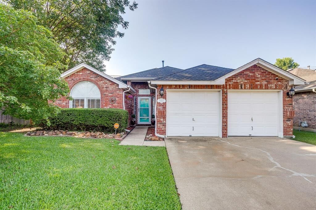 Property Photo:  5908 Sagebrush Trail  TX 76017 