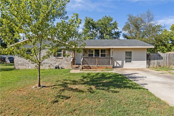 300 Huntington Street  Gravette AR 72736 photo