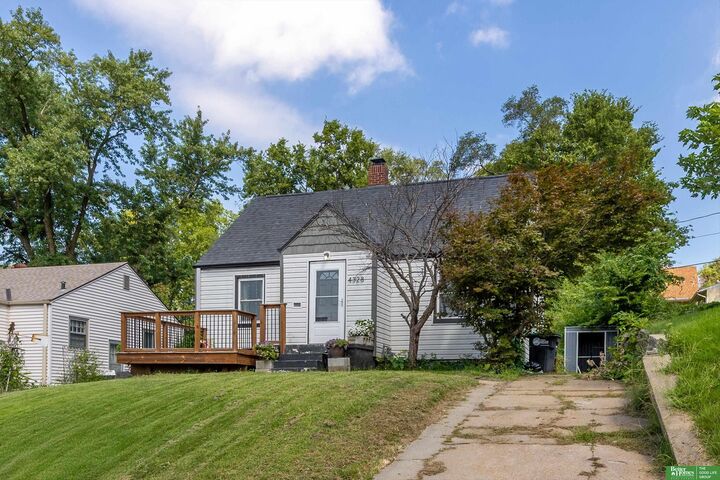 Property Photo: 4328 Larimore Avenue NE 68111