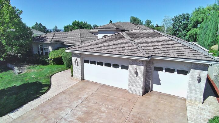 Property Photo: 256 Island Pointe Drive OR 97504