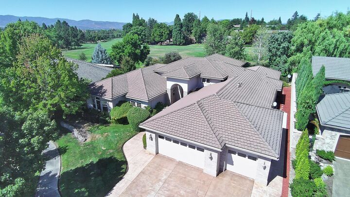 Property Photo: 256 Island Pointe Drive OR 97504