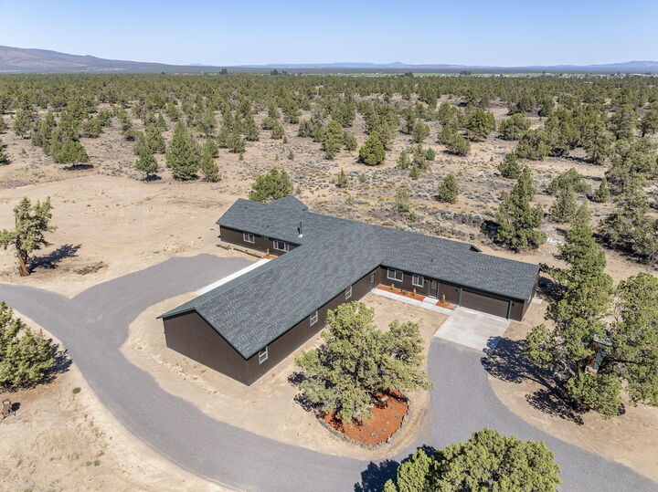 Property Photo: 25480 Bachelor Lane OR 97701