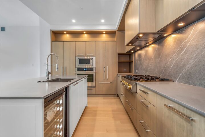Property Photo: 3409 Lakeshore Road Ph S607 BC V1W 0G6