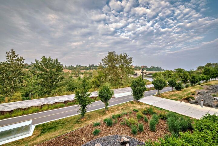 Property Photo: 88 Waterfront Mews SW 101 AB T2P 1K7