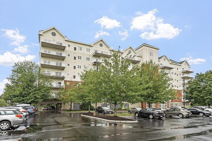 Property Photo:  527 Pawtucket Blvd 206  MA 01854 