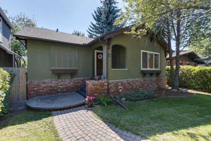 315 13 Avenue NW  Calgary AB T2M 0E9 photo