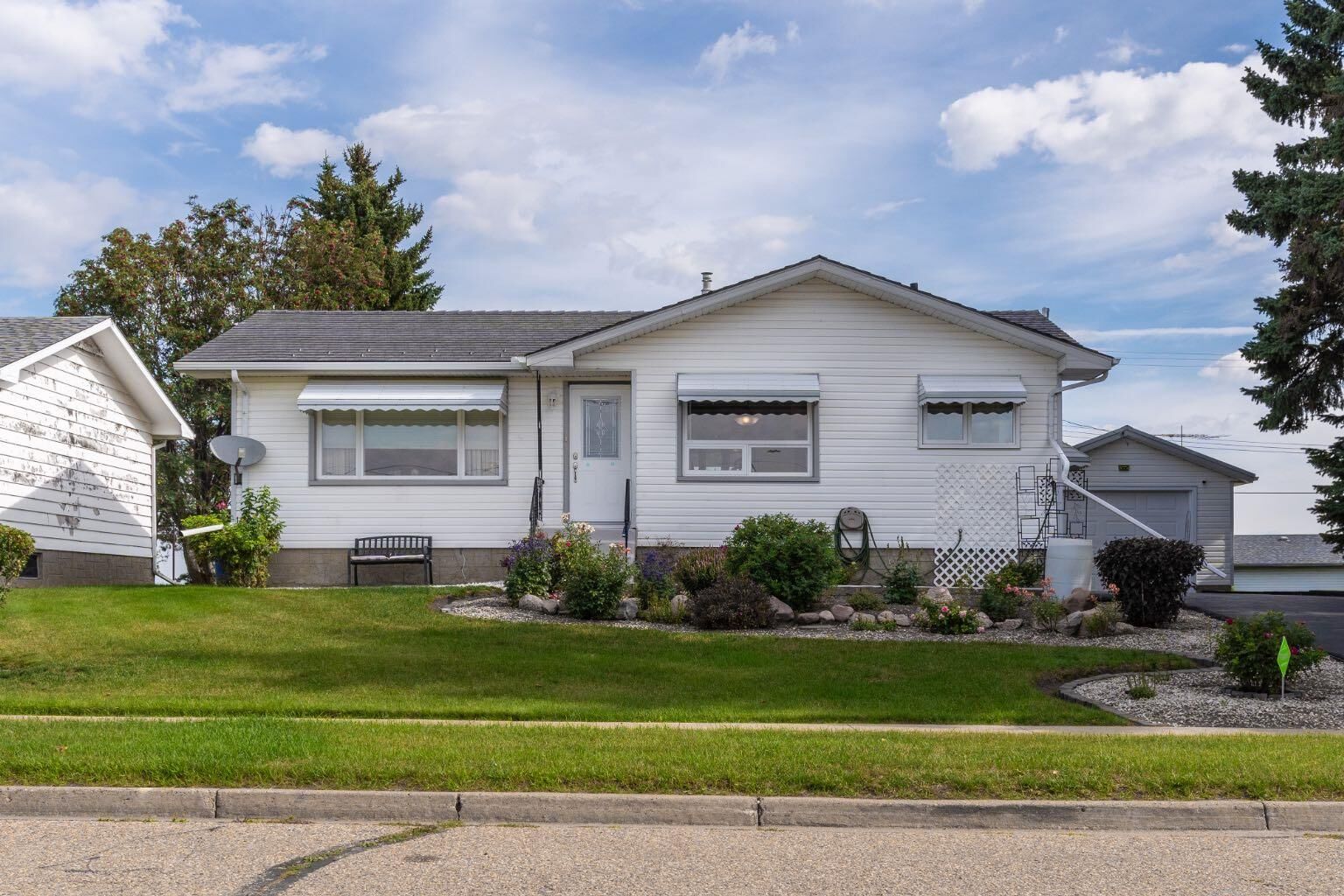 Property Photo: 5232 50 Avenue AB T0B 2C0