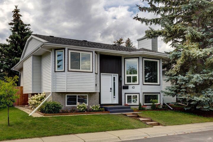 43 McKinley Way SE  Calgary AB T2Z 1V6 photo