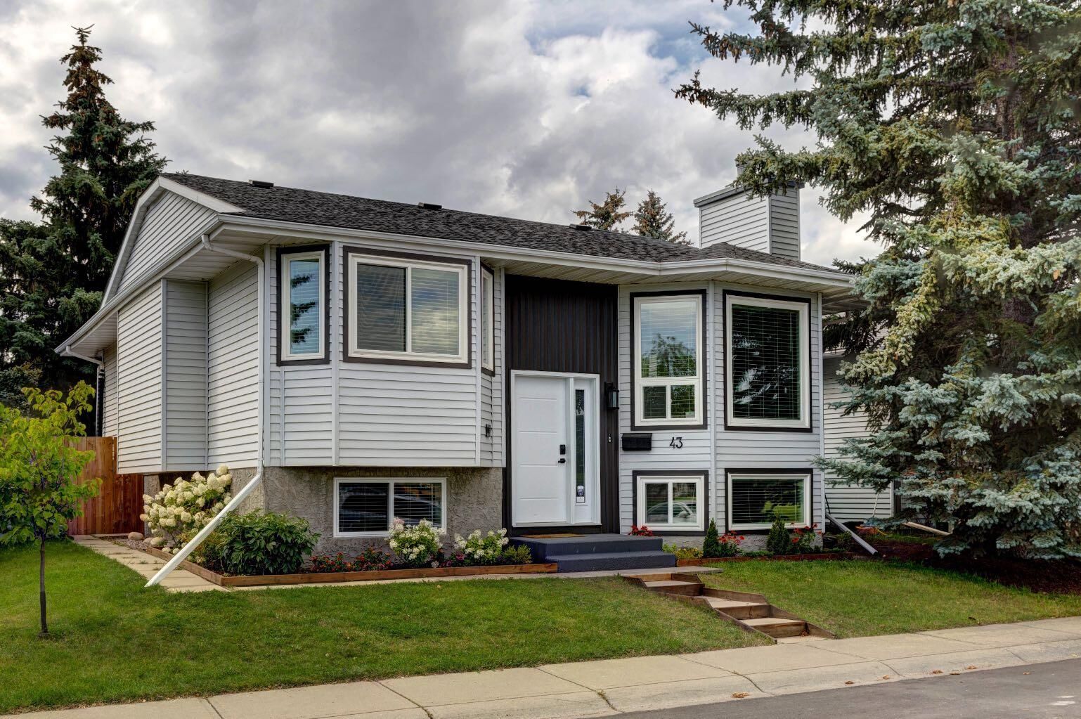 Property Photo:  43 McKinley Way SE  AB T2Z 1V6 