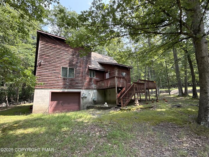 Property Photo: 71 E Tuscarora Drive E PA 18202