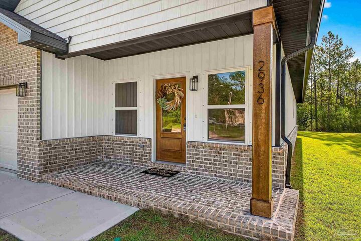 Property Photo: 2936 N 25th Ave FL 32583