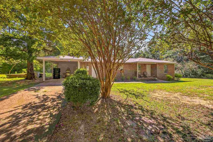Property Photo: 2458 Felix Summerlin Rd FL 32570