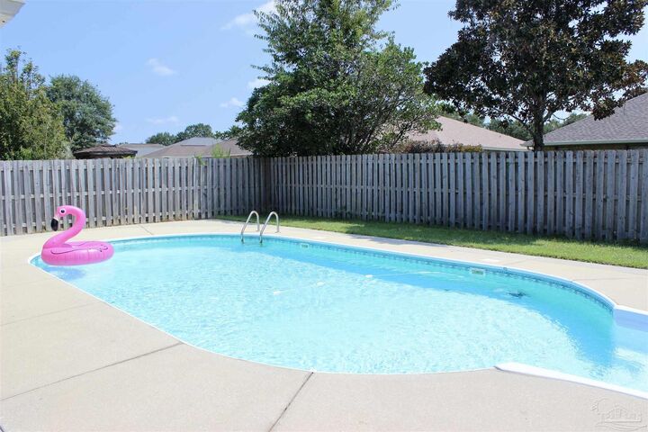 Property Photo: 4955 Makenna Cir FL 32571