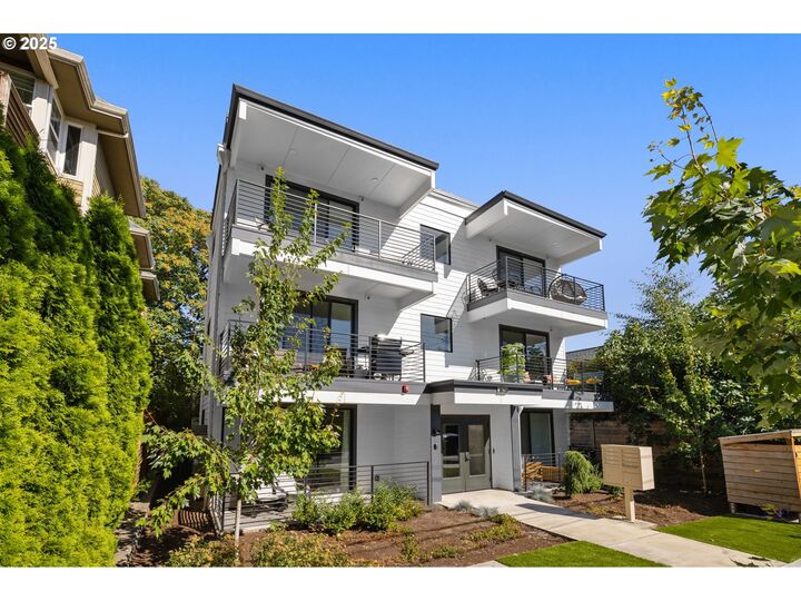 Property Photo: 3920 N Montana Ave 301 OR 97227