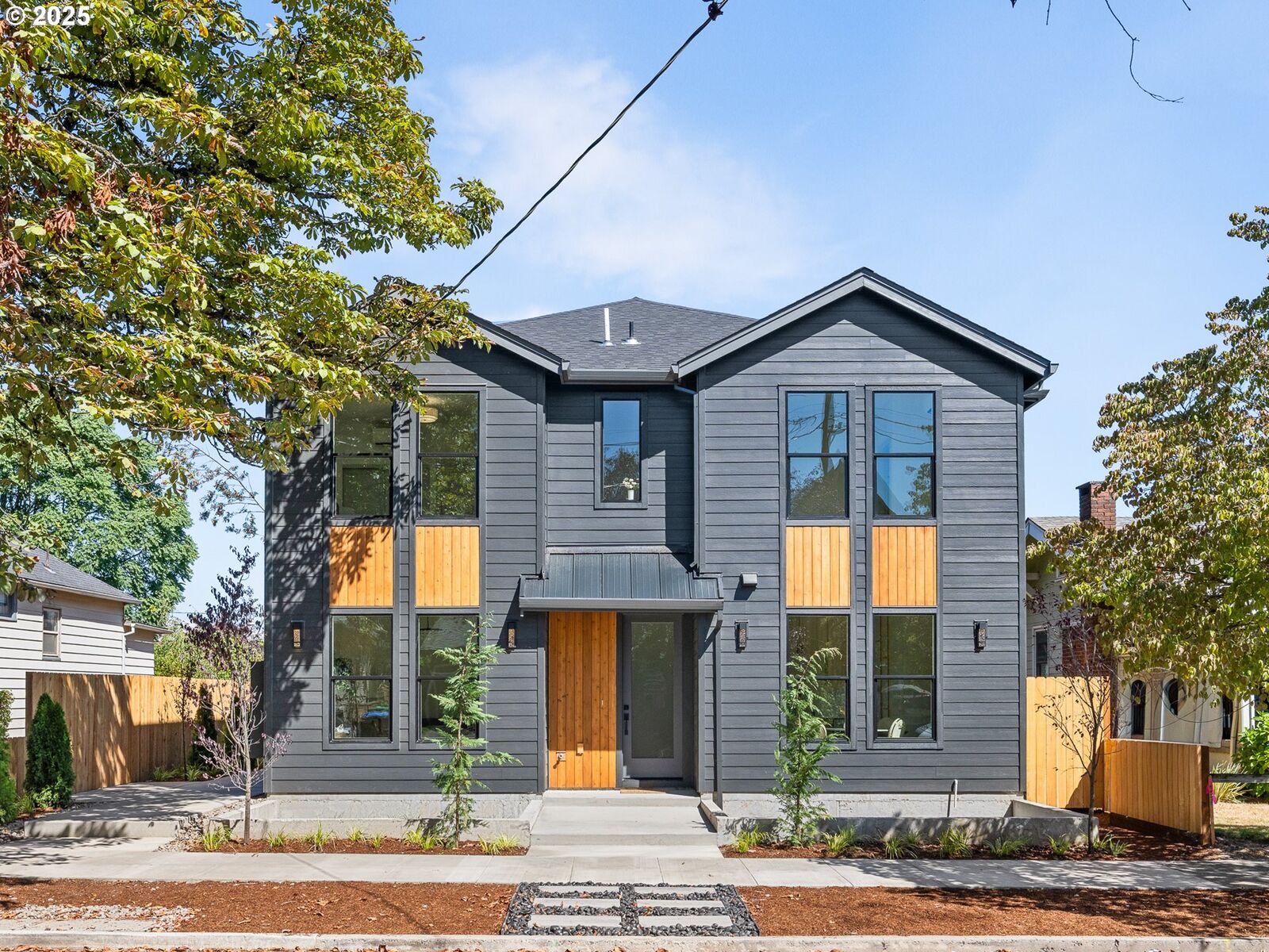 Property Photo: 2075 SE Harold St 4 OR 97202