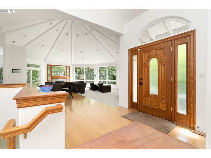 Property Photo: 1906 NW Norfolk Ct OR 97229