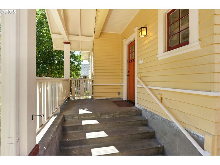 Property Photo: 2537 NE 50th Ave OR 97213