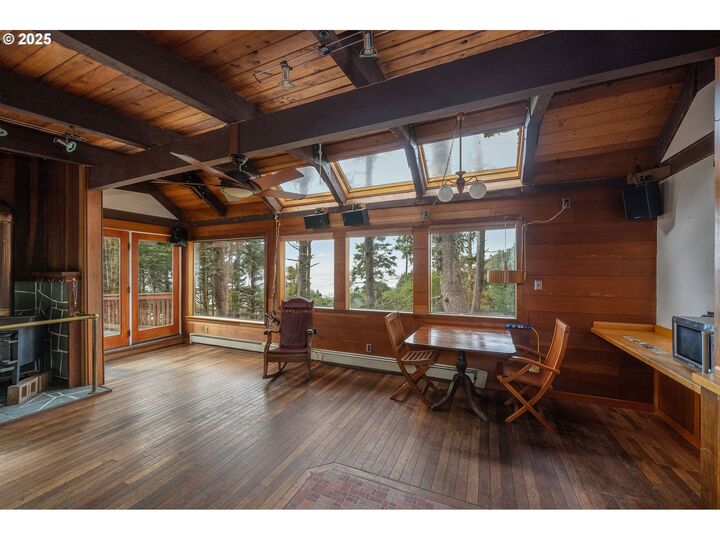 Property Photo: 44775 Tide Ave OR 97102