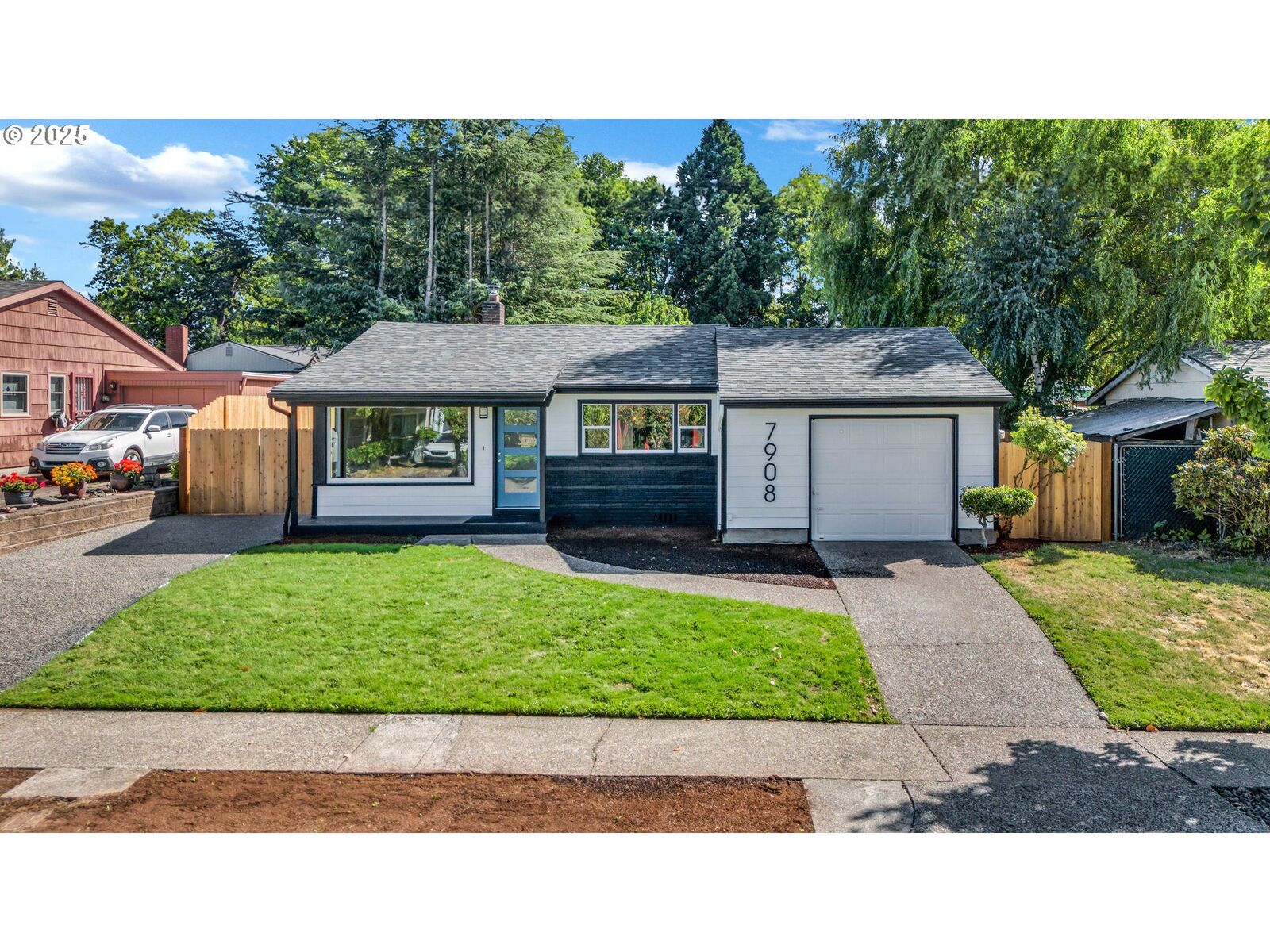 Property Photo: 7908 SE Grant St OR 97215