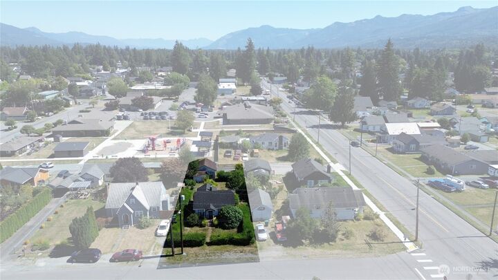 Property Photo:  817  Central Avenue  WA 98284 