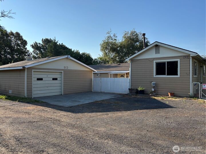 Property Photo: 813 Potato Hill Road SE WA 98837